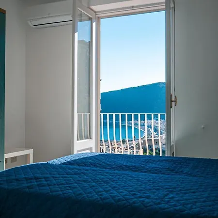 L'eros Blu Di Giulia * Canneto (Lipari)