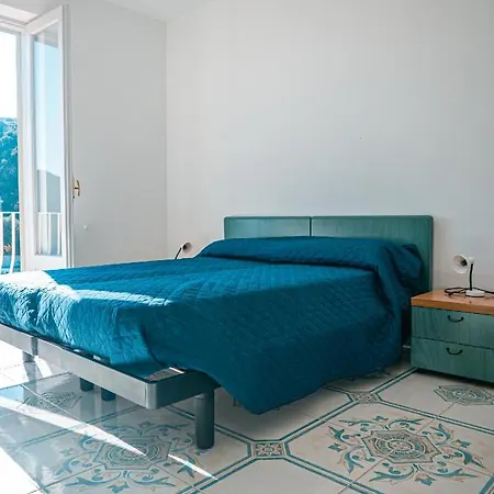 L'eros Blu Di Giulia * Canneto (Lipari)